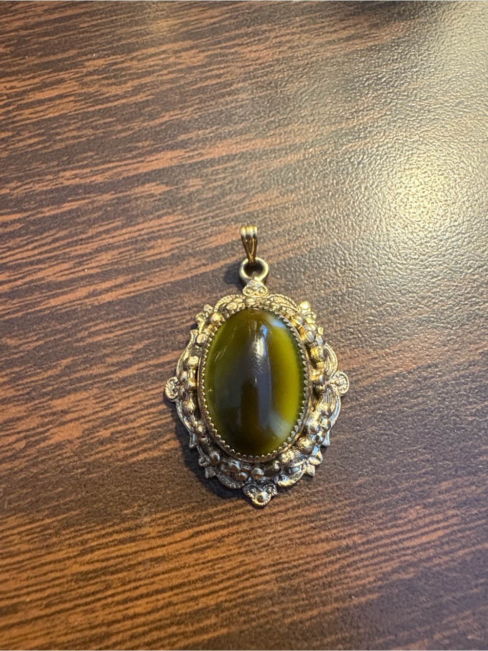 Vintage Green Cabochon Pendant – Ornate Gold Tone Statement Piece
